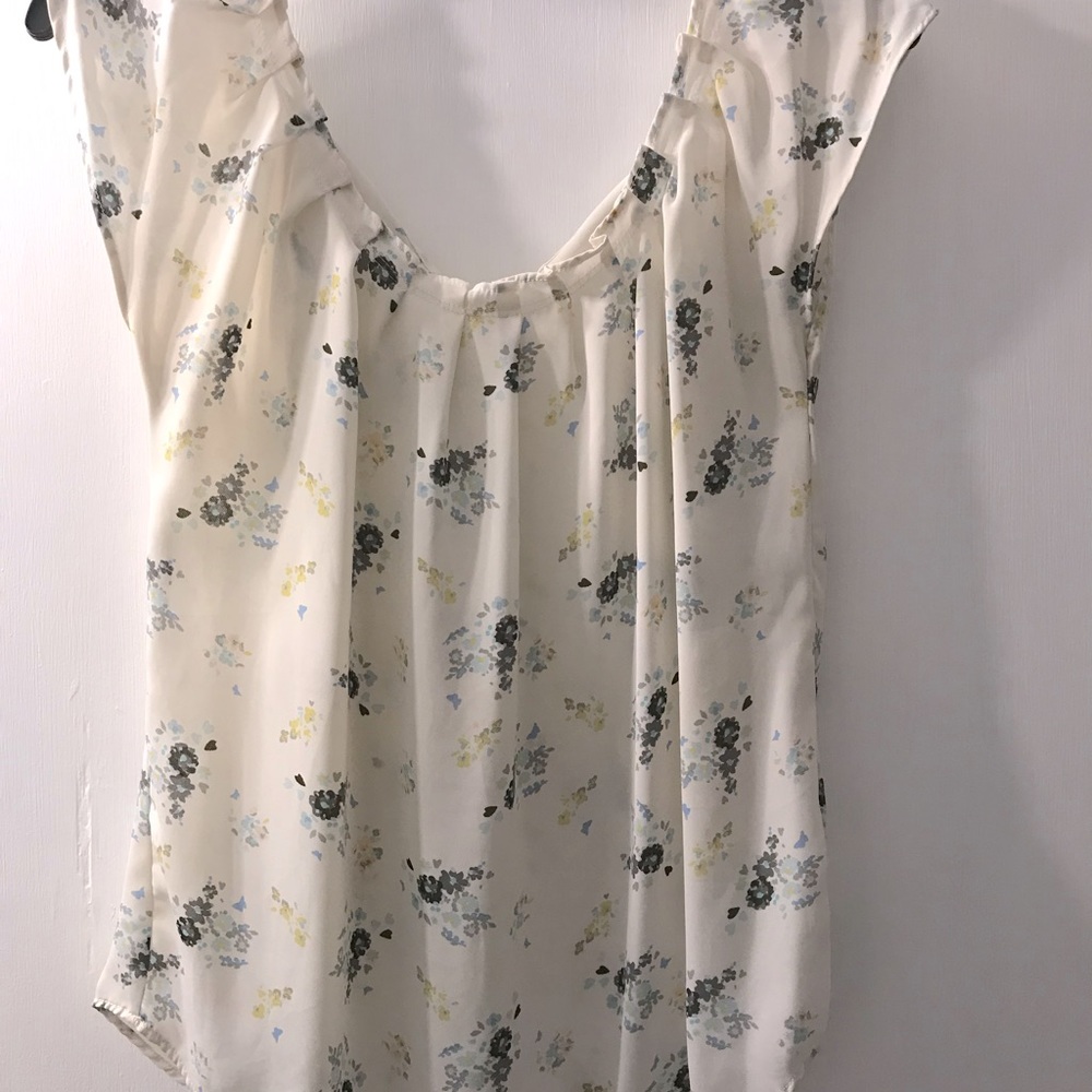 Lauren Conrad cap sleeve floral top